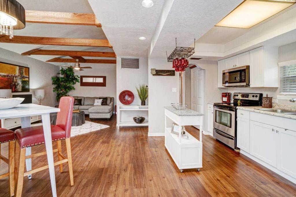 Hidden Couples Loft Retreat In Heights Foodie District Tampa Exterior photo